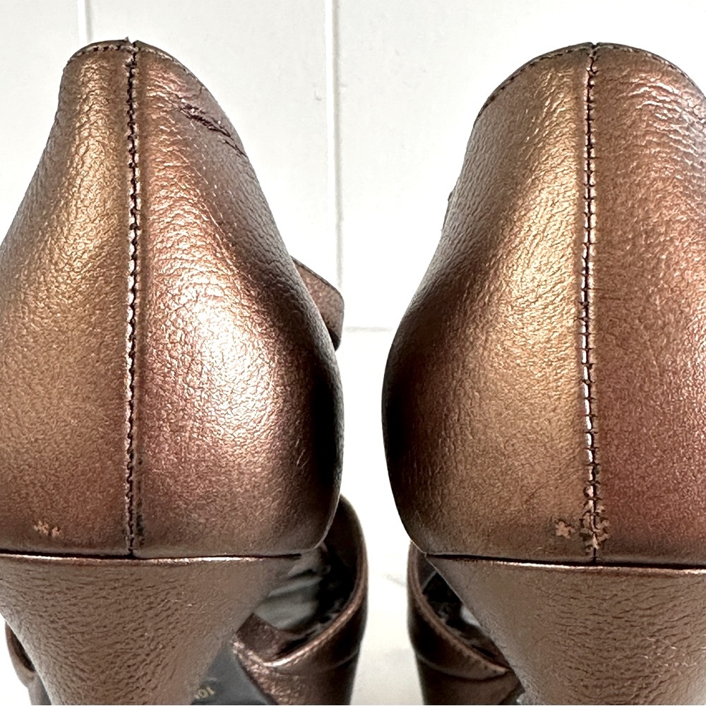 Juicy Couture Bronze Metallic Stiletto Heels 10 Textured Nappa Leather T-strap - Picture 12 of 13